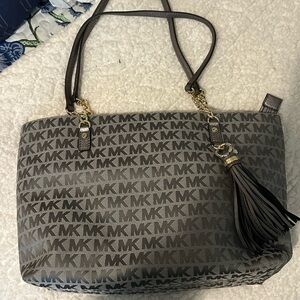 Michael Kors MK Monogram Jet Set Tote Bag